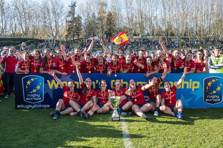 Spain celebrate winning the Rugby Europe Women's Championship